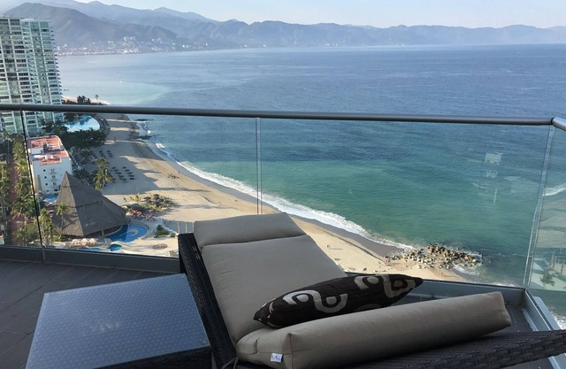 Octubre Fechas disponibles Vistas panorámicas frente a la playa Espectacular condominio y comodidades