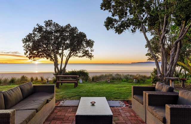 Beachfront Bliss, Parapara. Stunning beachfront home. Family and pet friendly.