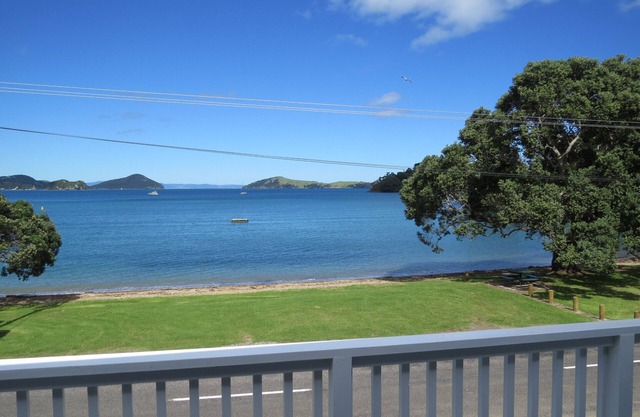 Frente a la playa Bliss - Gran piscina - rampa del barco - 6. 5 km de Coromandel Township