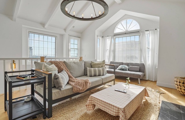 Beachfront Bliss: Your Ideal Home by the Waves!