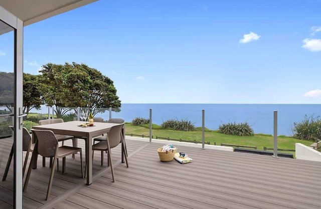 Beachfront Breeze - sea views for days
