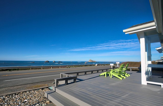 Bungalow Azul @ Pebble Beach. Bungalow recientemente renovado frente al mar!
