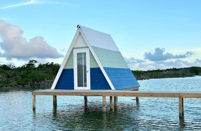 Beachfront Cabin #1/Free Breakfast/120SF