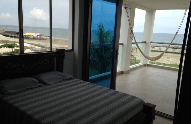 Condominio frente a la playa / Apartamento en la Playa con Hermosa Vistas del Mar