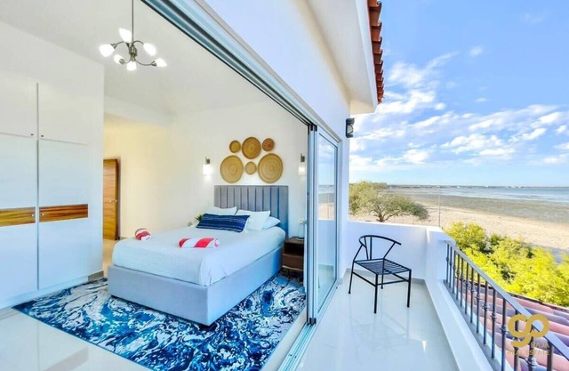 Beachfront Villa with Pool & BBQ – Ideal for Large Groups & Family Vacations