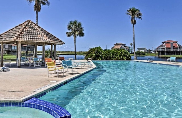 Beachfront Condo at Matagorda Dunes with Pool Access