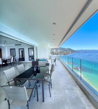 Beachfront Condo in Exclusive Zone