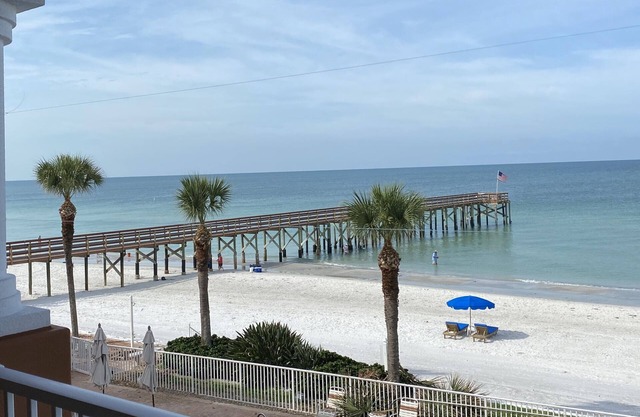 Condominio frente al mar en La Contessa!, 3BD / 3BA, junto a la piscina Cabana, muelle de pesca privada