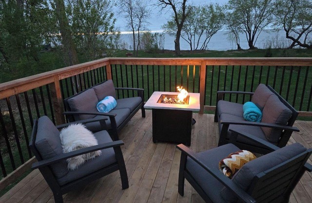 BEACHFRONT COTTAGE *fully renovated*