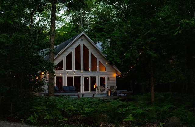 Beachfront Cottage off Tunnel of Trees