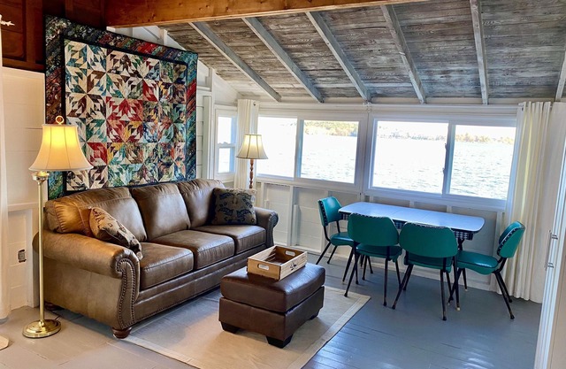 Beachfront cottage on Stoco Lake Tweed