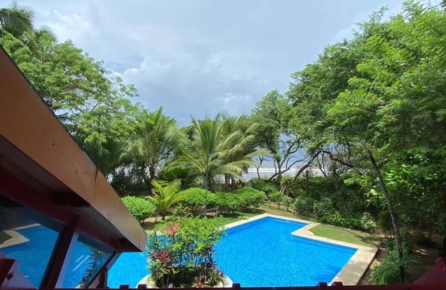 Beachfront Villa Stunning Private Pool, Stunning Patio, 4BR, 3BA private parking