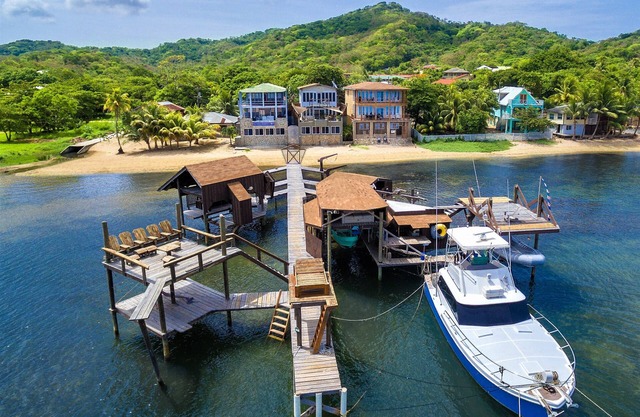 Frente a la playa! Buceo, Snokeling y Kayak en el sitio. Billar / Sala de juegos!