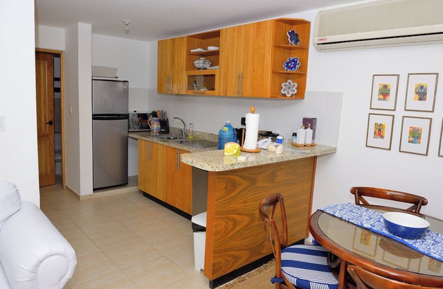 Beachfront Bliss: Cozy 2-Bedroom Rental Sleeps 4-6 with the sand 10 meters away