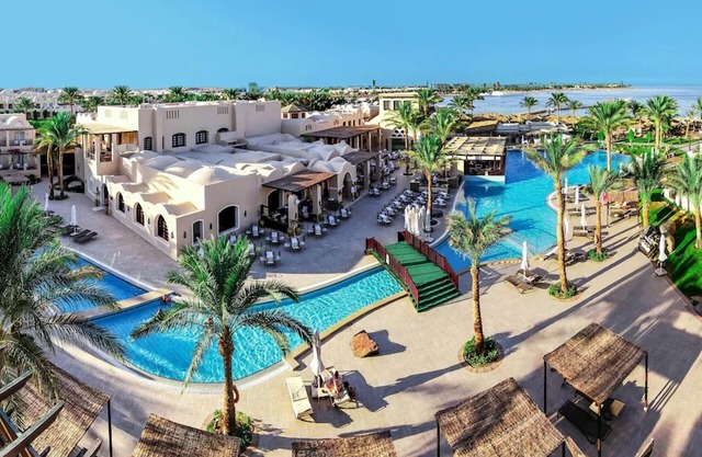 Beachfront Bliss with Balcony Views & Outdoor Pools | 3 Comfortable Rooms