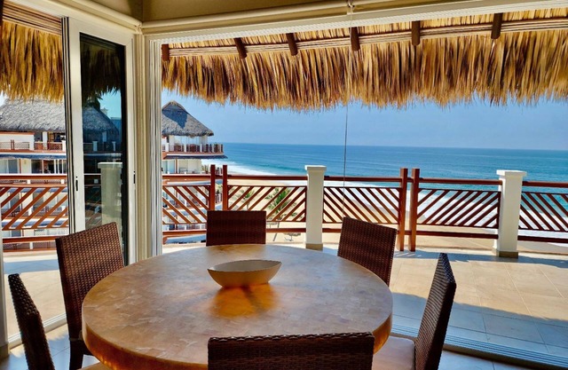 Beachfront in a peaceful Resort 8mi from Puerto Escondido