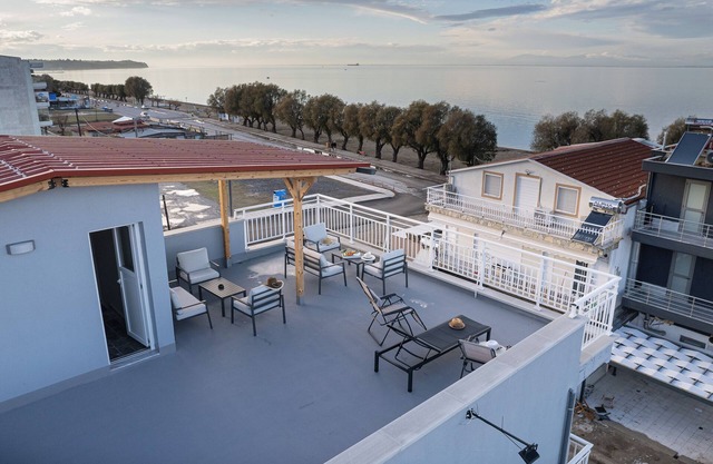 Beachfront getaway near Thessaloniki - 8 min. to the airport Family-friendly!