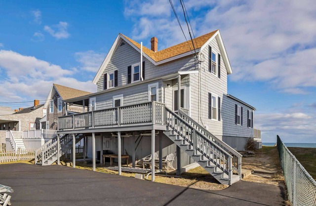 BEACHFRONT HOME-BREATHTAKING 180 DEGREE OCEAN SUNRISES & SUNSETS: 7/9-7/12 OPEN