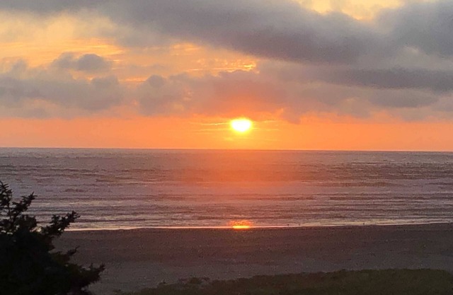 Casa de vacaciones frente al mar con impresionantes puestas de sol: nivel inferior