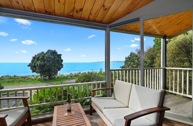 Beachfront home-pets allowed