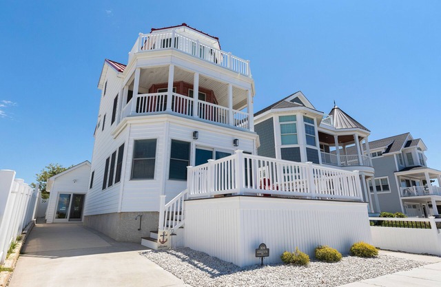 BEACHFRONT Home with HEATED POOL in North Cape May!!!!
