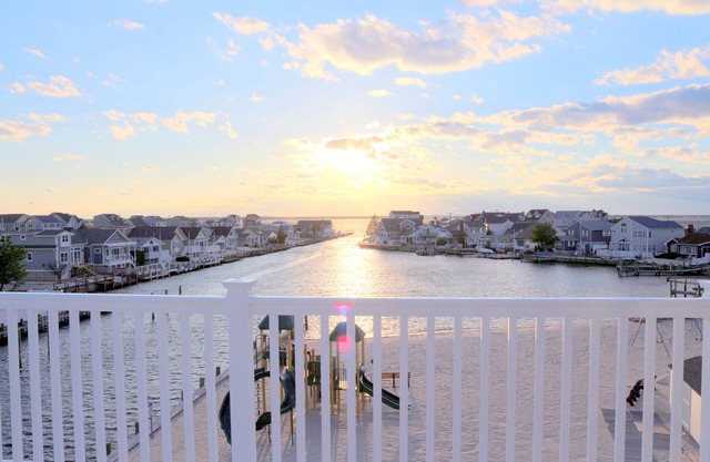 ¡NUEVO! Frente a la playa! Lavallette en Monterey Beach duerme 14 w / dock! Alquiler semanal