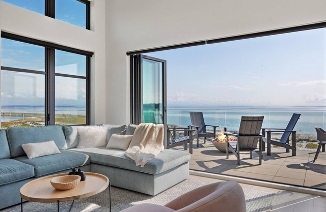 Beachfront Luxury Suite at THE BEACH HOUSE
