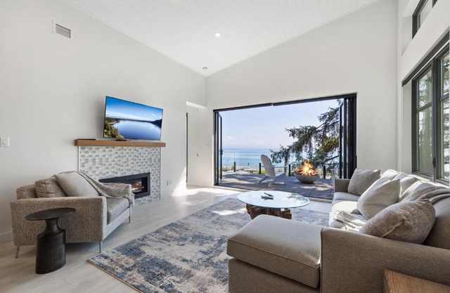 Beachfront Luxury Suite #21 at THE BEACH HOUSE