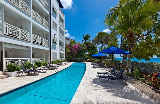 Beachfront luxury modern 2-bed apt with pool