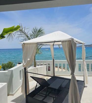 Beachfront luxury suite