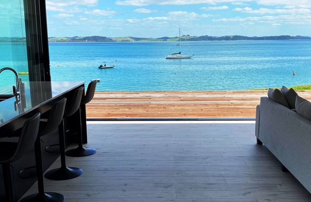 Beachfront Luxury Villa - Seascape Bay of Islands - Spa Pool, Infinty Views