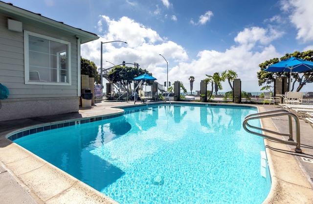 Beachfront & Memorable Stay! 3 Convenient Units w/ Kitchen, Parking Onsite, Pool