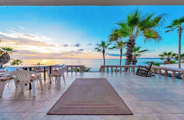 Beachfront w/ pool - Reunions,Weddings,Retreats!