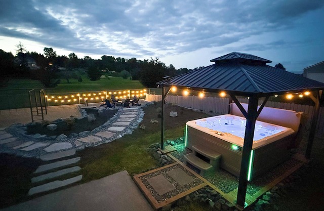 Beachfront Oasis | Hot Tub + Fire Pit + Playground near Bellingham & Vancouver |