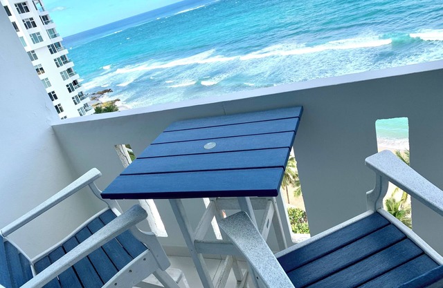 Beachfront Oceanview 1-bedroom condo with balcony, parking, wifi, AC