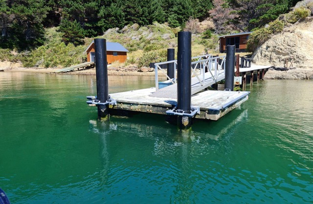 Beachfront Paradise Retreat in your own Private Bay and Floating Jetty