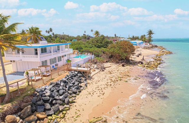 Beachfront Paradise with infinty pool