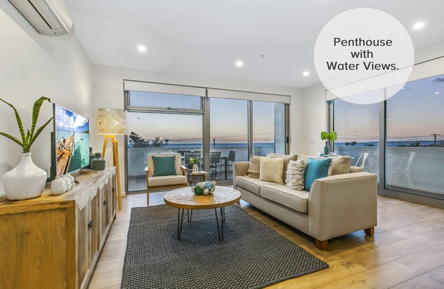 Penthouse frente al mar con vistas ininterrumpidas del agua