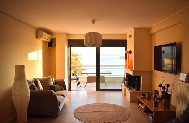 Beachfront Penthouse with Seaview
