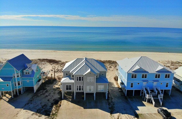 Beachfront Pet Friendly Duplex - Pools and Tennis