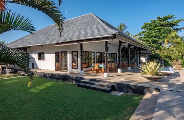Villa Lovina Beach 1 - Villa con piscina frente a la playa: ¡Cena de bienvenida gratis + desayuno!