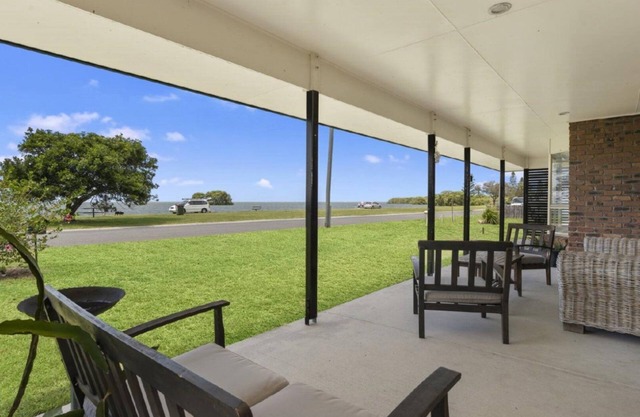 BEACHFRONT - Seaview Bungalow