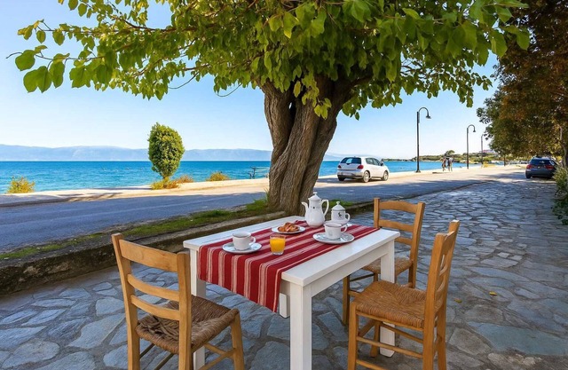 Beachfront Serenity - Petalidi's Moorea Gem