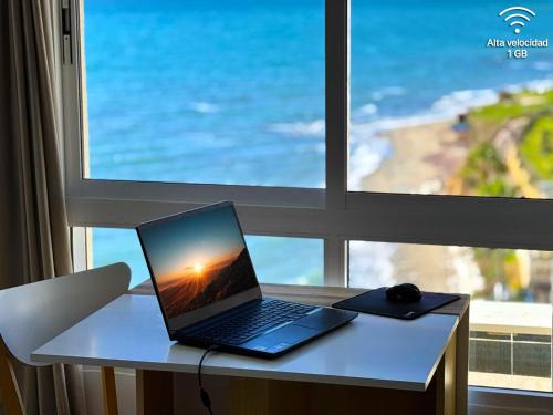 Beachfront Studio ,The View Calahonda, Panoramic Sea Views