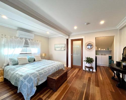Beachfront Surfers Retreat