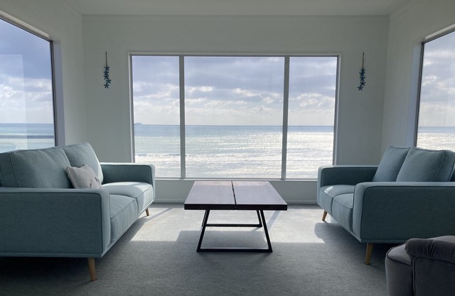Beachfront - Surrounded by Paradise
