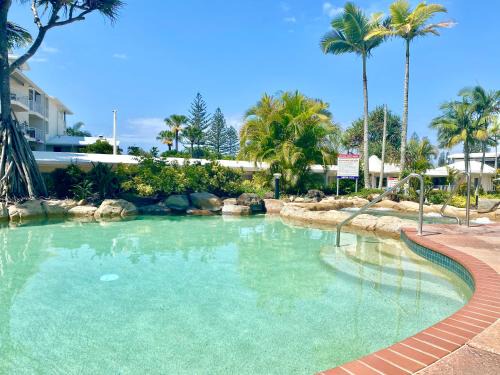 Beachfront Top Floor Resort Queen Studio at Alex Beach Resort