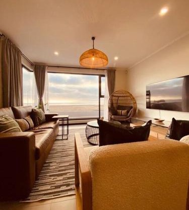 Beachfront Townhouse - MowenOne