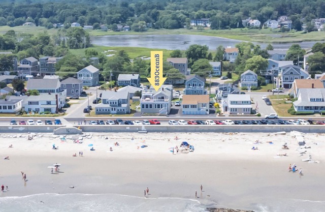 Beachfront Vacation Home w/ Huge Deck & Sunroom, Steps from NH's Top Surf Spot