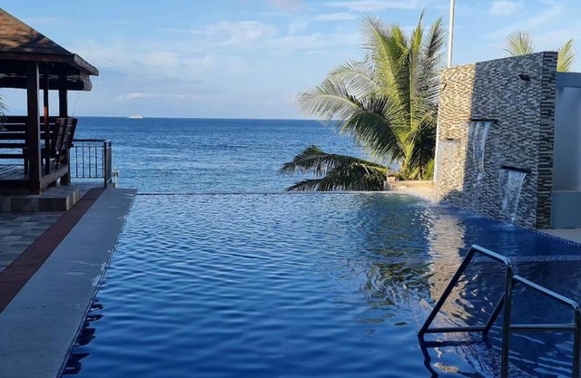 Beachfront Vacation Villa with Infinity Pool